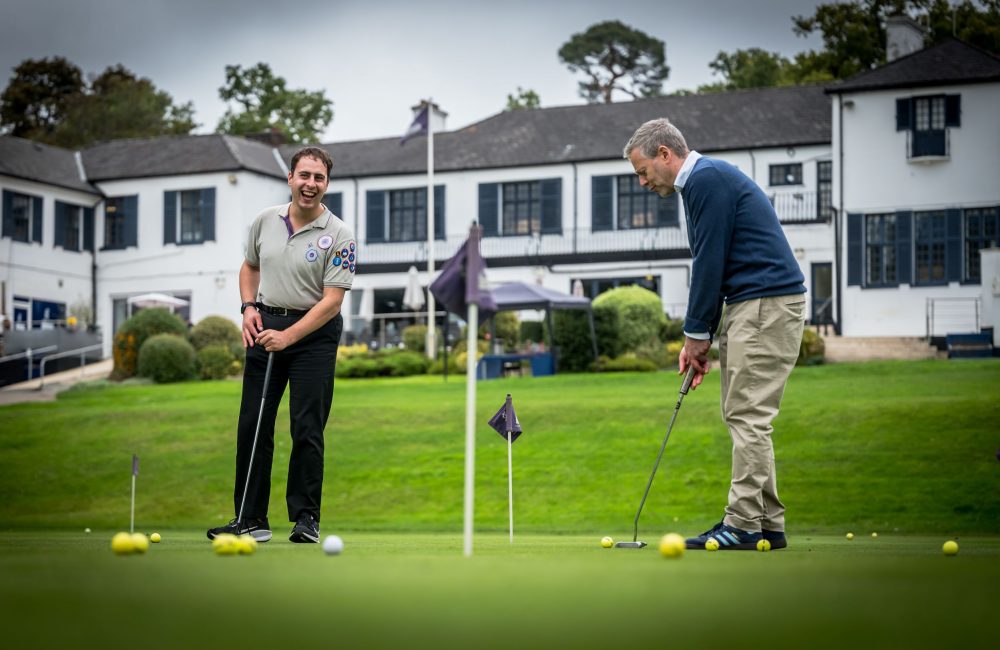 James, supported by Kisharon Langdon, joins golfers on the putting green_photo credit Leivi Saltman